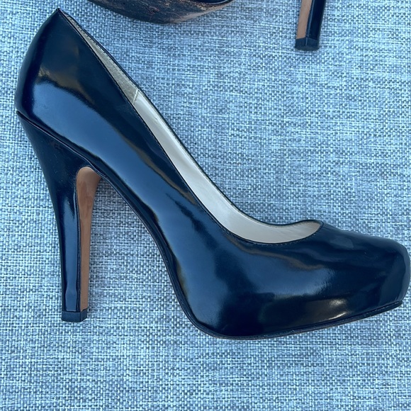 Steven by Steve Madden - black , shiny leather platform heels - Picture 7 of 12